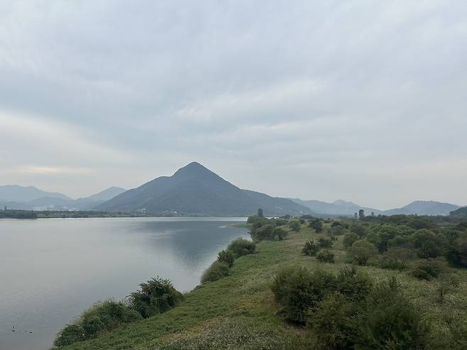 Looking west from Bonpo Bridge in South Gyeongsang on Oct. 2. [JIM BULLEY]