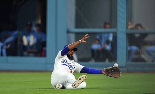 우익수 테오스카는 4회초 타구를 제대로 처리하지 못해 3루타를 허용했다. 사진= Getty Images/AFP= 연합뉴스 제공