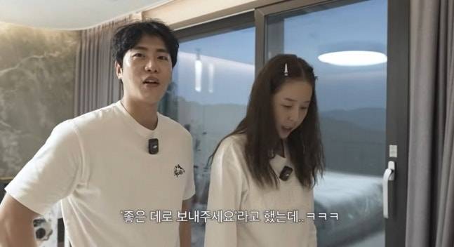 가수 문원이 예비 신부 신지가 새로 구입한 차량을 위해 고사를 지낼 때 말실수했다고 고백했다./사진='어떠신지?!' 유튜브 캡처