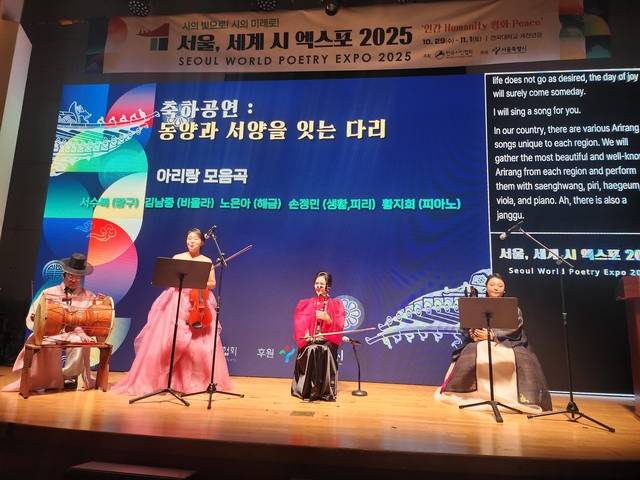 ‘동양과 서양의 다리를 잇는 공연’은 경이로운 화음으로 관중의 박수를 받았다.