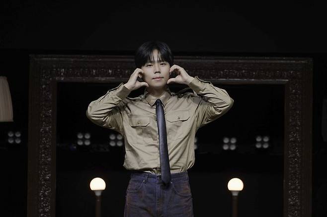 [서울=뉴시스] 가수 정승환이 30일 서울 서대문구 예스24 원더로크홀에서 열린 새 정규 앨범 '사랑이라 불린' 발매 기념 쇼케이스에서 포즈를 취하고 있다. (사진=안테나 제공) 2025.10.30. photo@newsis.com *재판매 및 DB 금지