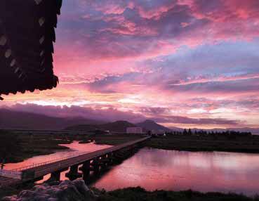 섬진강 강변길 정자에서 내려다본 일몰 풍경.