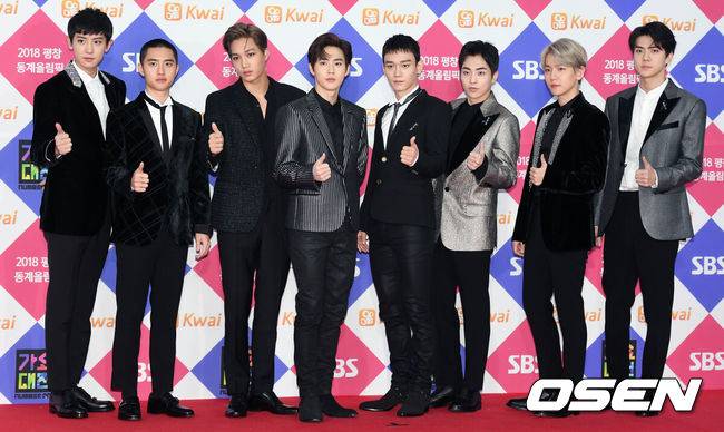 [OSEN=고척, 이동해 기자] 25일 오후 서울 고척스카이돔 로비에서 '2017 SBS 가요대전 포토월'이 진행됐다.그룹 엑소가 참석하고 있다. / eastsea@osen.co.kr