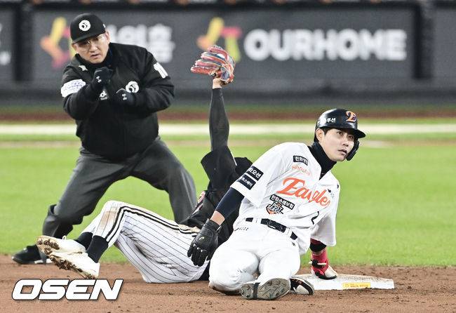 도루 실패 후 아쉬워하는 대주자 심우준