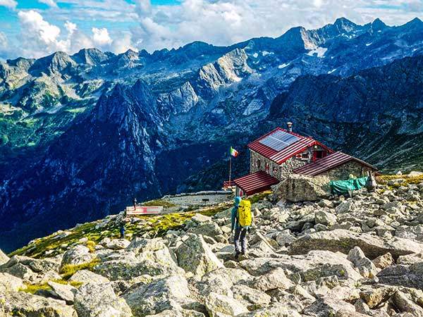 피츠바딜레 남쪽 이탈리아. 앞에 보이는 건물은 지아네티산장이다.