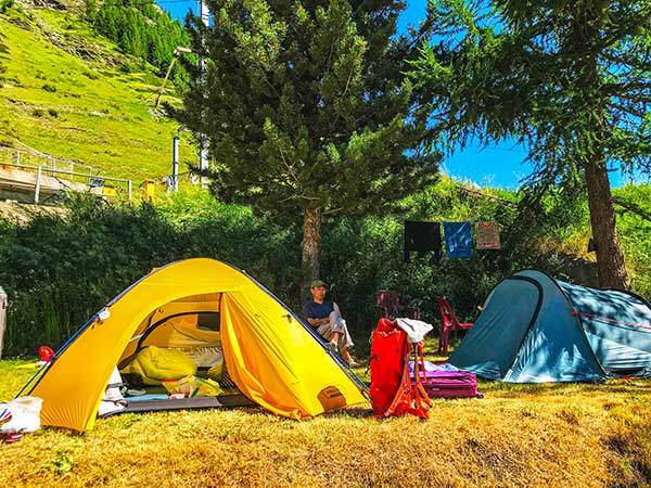 체르마트 야영장에서 쉬고 있다.