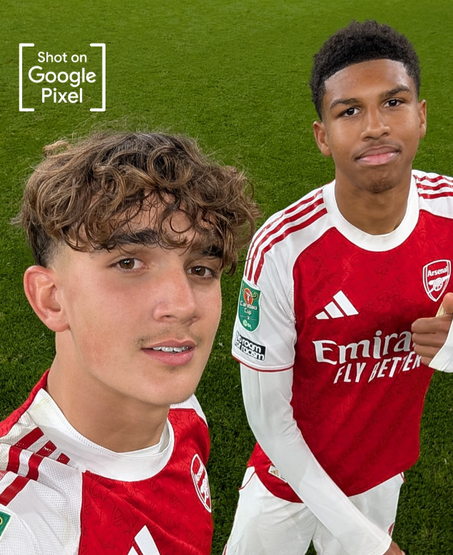 아스널은&nbsp;30일(한국시간) 영국 런던의 에미레이츠 스타디움에서 벌어진 브라이턴과&nbsp;카라바오컵 16강 홈경기에서 2-0 완승을 거뒀다.&nbsp;17세의 나이로 데뷔전을 치른 아누스(오른쪽), 15세302일의 나이로 구단 역대 최연소 선발출전 기록을 갈아치운 다우먼(왼쪽) 등 영건들이 기대에 부응한 덕분이다. 사진출처│아스널 인스타그램