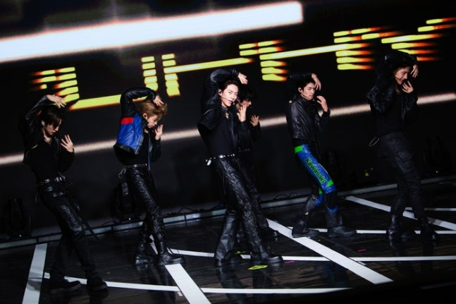 그룹 82메이저가 30일 서울 강남구 일지아트홀에서 진행된  미니 4집 ‘트로피’ 발매 쇼케이스에서 무대를 선보이고 있다. 그레이트엠 제공