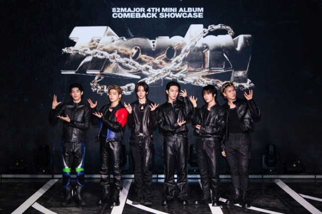 그룹 82메이저가 30일 서울 강남구 일지아트홀에서 진행된  미니 4집 ‘트로피’ 발매 쇼케이스에서 포즈를 취하고 있다. 그레이트엠 제공
