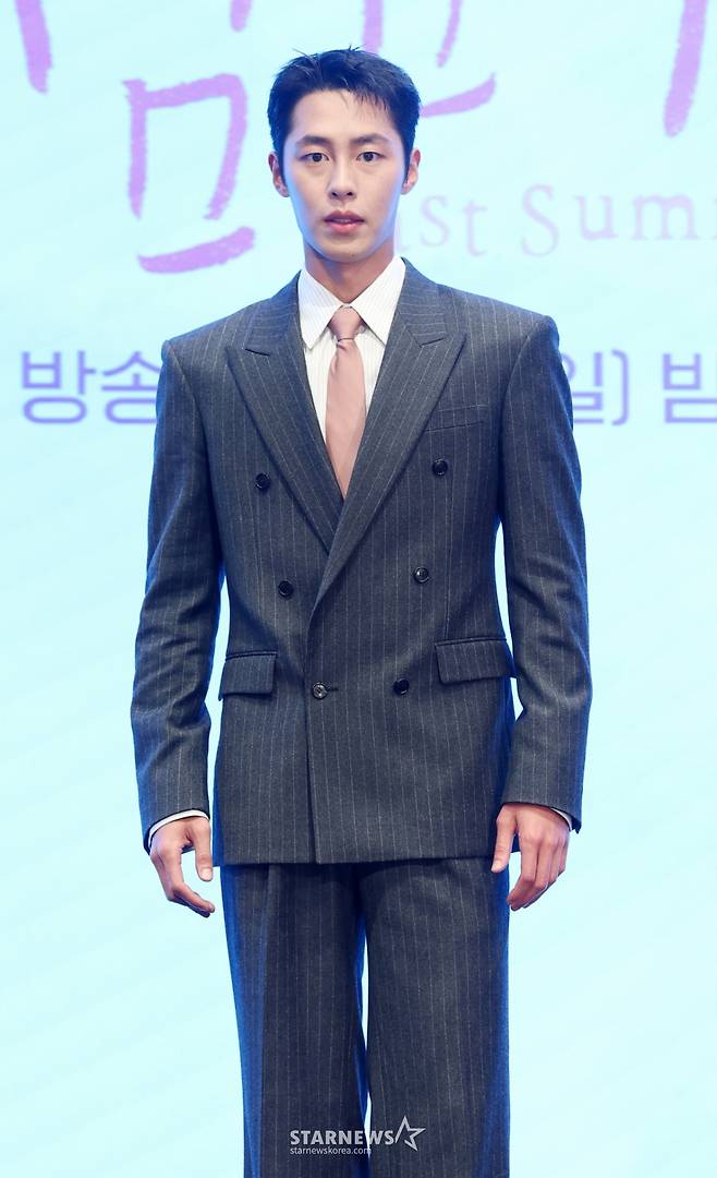 배우 이재욱이 29일 서울 영등포구 더세인트에서 진행된 KBS 2TV 토일드라마 '마지막 썸머' 제작발표회에 참석해 포즈를 취하고 있다. /2025.10.29 /사진=김휘선 hwijpg@