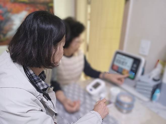 ICT를 활용한 방문건강관리 운영 사진=안양시