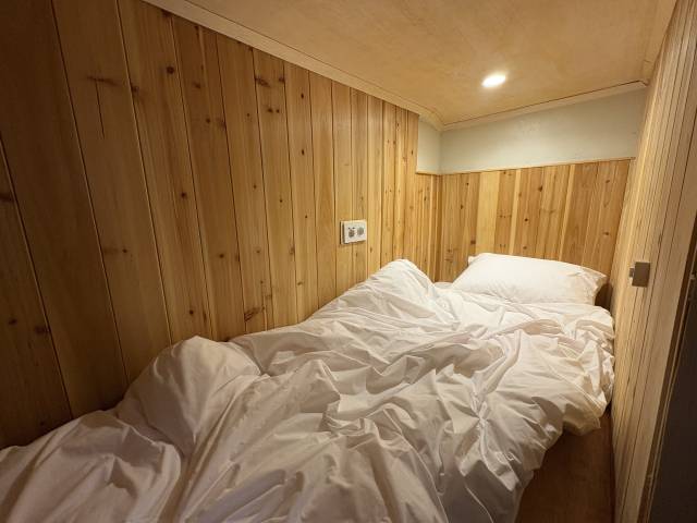 캡슐호텔 ‘마당집’의 1인 침실. 이경민 기자