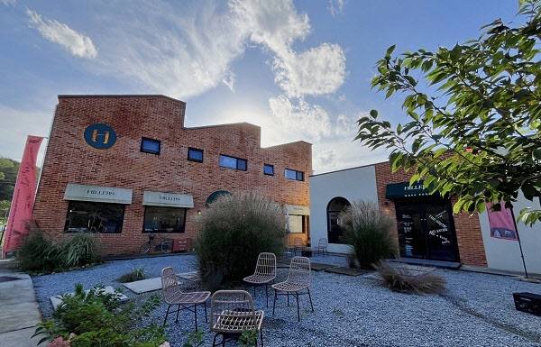 전시가 열리는 강원 양양 복합문화공간 힐러스 전경