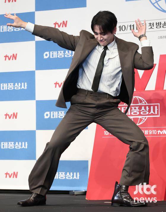 1일 오후 서울 더링크 호텔에서 tvN 토일 드라마 '태풍상사' 제작발표회가 열렸다. 배우 이준호, 김민하가 참석했다. 박세완 엔터뉴스팀 기자 park.sewan@jtbc.co.kr