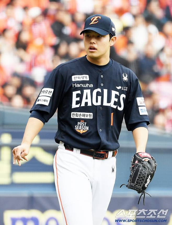 26일 잠실구장에서 열린 한국시리즈 1차전 LG 트윈스와 한화 이글스의 경기. 한화 문동주가 숨을 고르고 있다. 잠실=박재만 기자 pjm@sportschosun.com/2025.10.26/