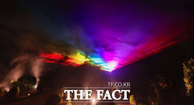 위로는 무지개, 아래로는 안개가 어우러진 무지개·밤이슬 구간 전경. /부천시