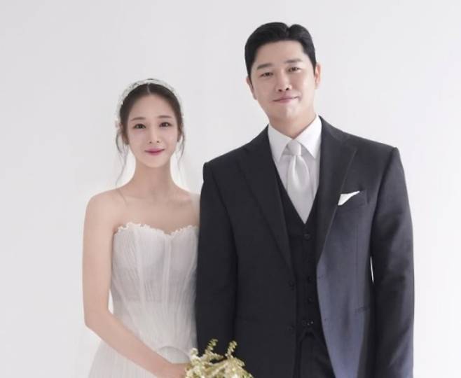 '나는 솔로' 22기 옥순♥경수 웨딩화보 공개 ©22기 옥순 sns