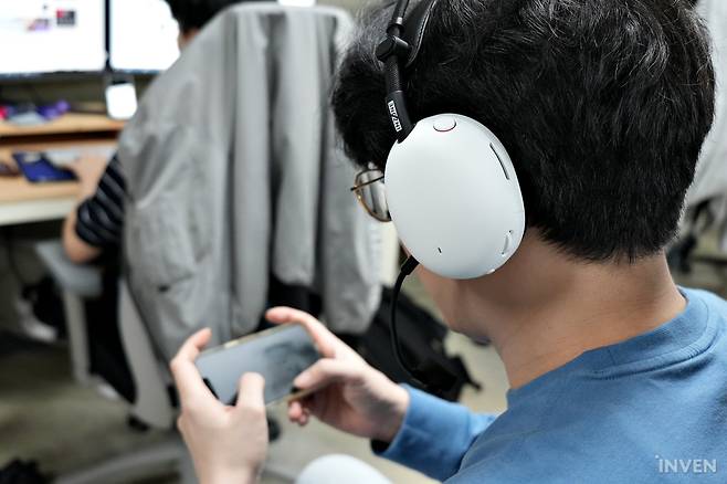 ▲ 블루투스 연결을 통해 '배틀그라운드 모바일'도 즐겨봤다