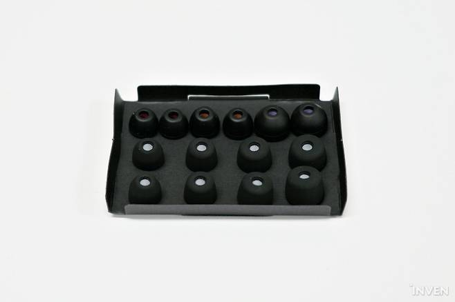 ▲ 굉장히 많은 이어팁이 인상적이었다