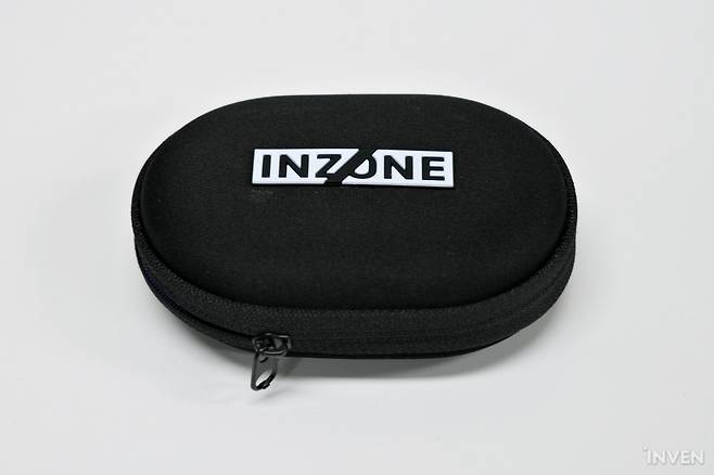 ▲ 전용 케이스는 꽤 잘 만들어져있었다