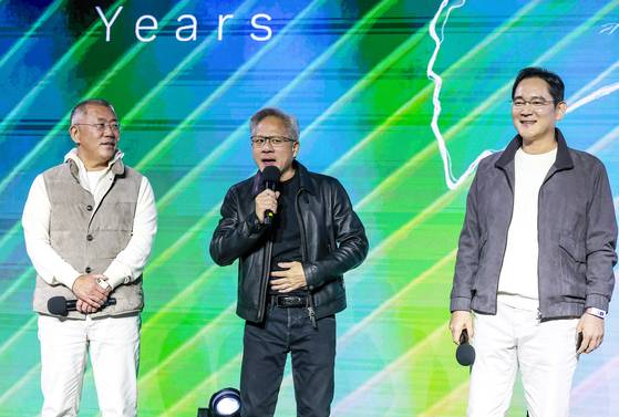 젠슨 황 엔비디아 최고경영자와 이재용 삼성전자 회장, 정의선 현대차그룹 회장이 30일 서울 코엑스에서 열린 엔비디아의 그래픽카드(GPU) '지포스' 출시 25주년 행사에 참석해 있다. 김경록 기자