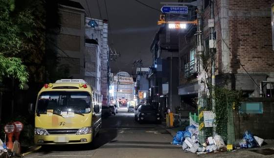 2008년 8월 18일 밤, 송미순(62)은 부천 친구의 생일 모임을 마치고 이 골목 부근을 따라 귀가했다. CCTV엔 그녀의 마지막 모습이 포착됐으나 뒤를 미행하는 사람은 보이지 않았다. 중앙포토