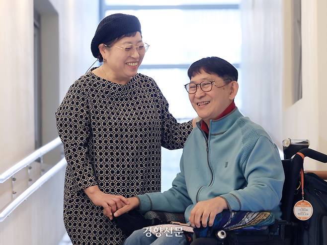 공대생과 사범대생으로 만나 4년 열애 끝에 1988년 결혼한 부부는 전우애와 동료애로 끈끈하다. 서성일 선임기자