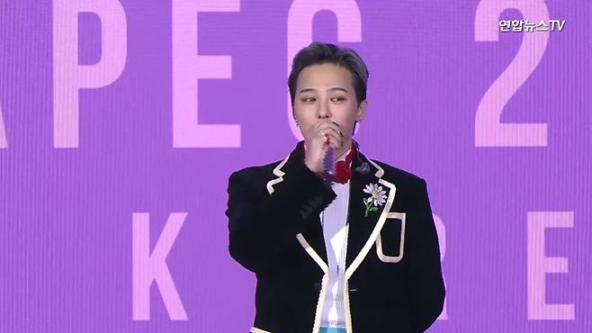 ‘APEC 정상회의 환영 만찬’에서 공연한 지드래곤. 사진|유튜브 채널 ‘연합뉴스TV’ 영상 캡처