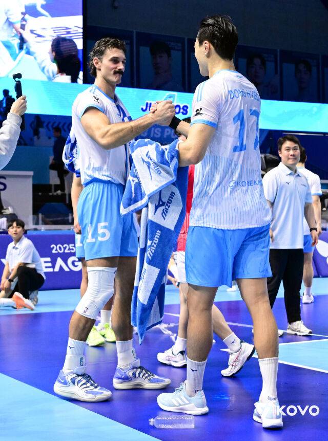 대한항공 러셀과 임동혁./KOVO