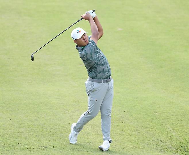 김시우가 지난 24일 제네시스 챔피언십 2라운드 도중 8번 홀에서 페어웨이 우드로 두 번째 샷을 하고 있다. 게티이미지코리아