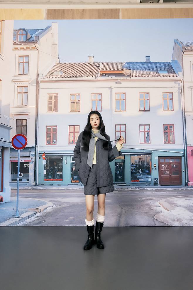 가수 출신 배우 손나은.  바바패션 제이제이지고트