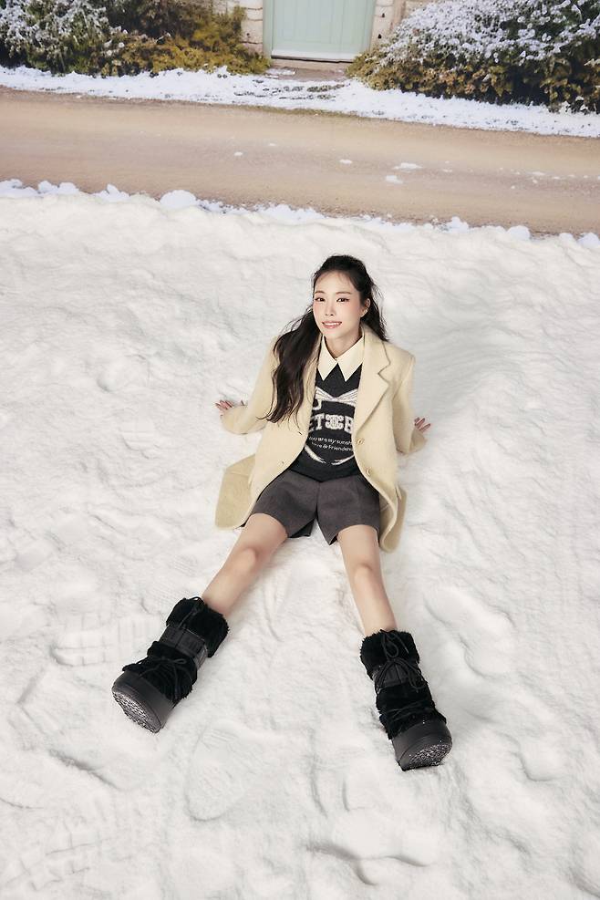 가수 출신 배우 손나은.  바바패션 제이제이지고트