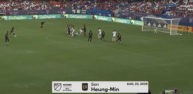 손흥민이 지난 8월 23일 텍사스주 프리스코 도요타 스타디움에서 열린 FC댈러스와의 2025시즌 30라운드 경기에서 프리킥을 차고 있다. MLS 홈페이지 영상 캡처