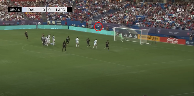 손흥민이 처리한 프리킥 궤적. MLS 공식 채널 캡처