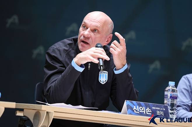 신의손 천안시티FC 골키퍼 코치. /사진=한국프로축구연맹 제공