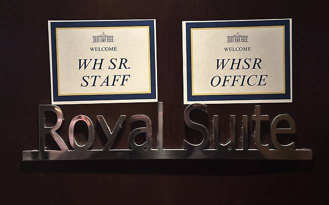 경주 힐튼호텔 PRS 객실 앞에 붙은 백악관 상황실 명패 [촬영 윤관식]