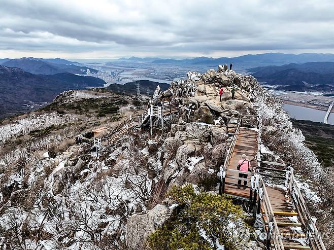 금정산 고당봉 (부산=연합뉴스) 백승렬 기자 = 부산시 금정구 금정산 고당봉 정상. 2025.3.5 srbaek@yna.co.kr