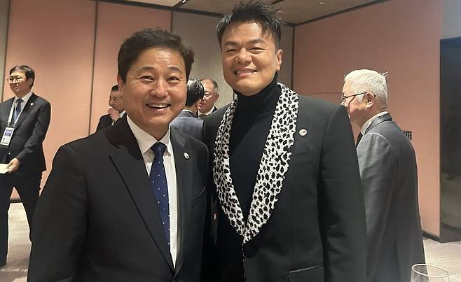 김영배 더불어민주당 의원과 박진영 대중문화교류위원장. 사진=김영배 의원 페이스북