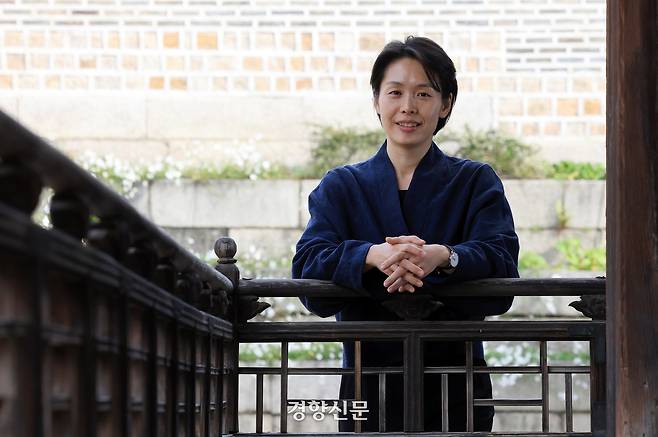 신지선 월하랑 대표가 22일 서울 종로구 창덕궁 낙선재에서 포즈를 취하고 있다. 서성일 선임기자