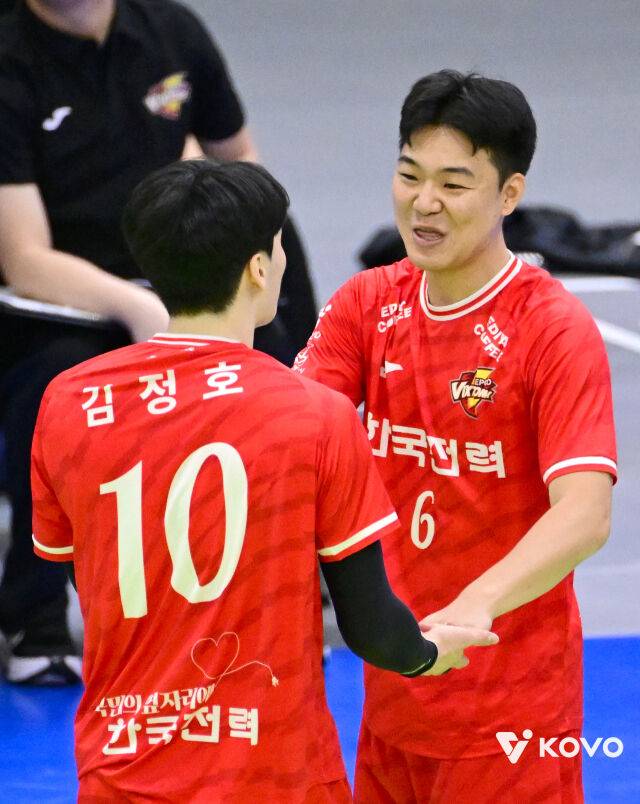 한국전력 하승우와 김정호./KOVO