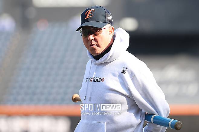 ▲ 김경문 감독은 올해 한화를 정규시즌 2위로 만든 공을 인정받았으나 포스트시즌 승부처를 넘기지 못했다 ⓒ곽혜미 기자