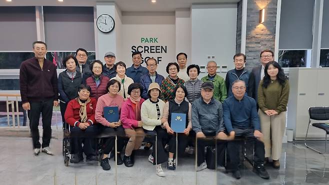 '건강 나이스 샷'…울주 장애인 스크린파크골프 강습 인기 [울주군시설관리공단 제공.재판매 및 DB 금지]