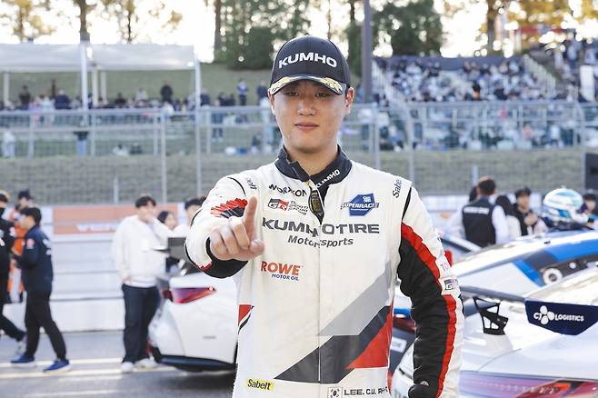 토요타 가주 레이싱 6000 클래스 드라이버 챔피언에 오른 이창욱 [슈퍼레이스 제공. 재판매 및 DB 금지]