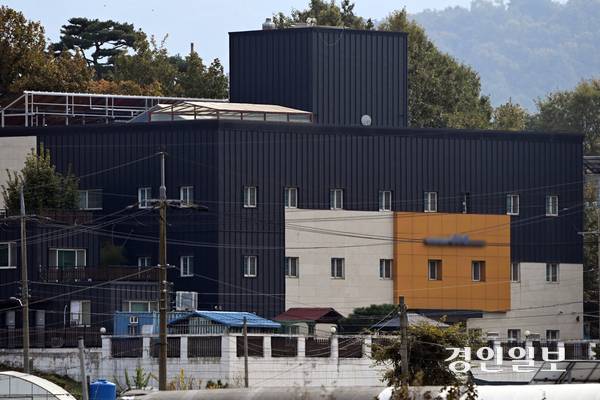 인천 강화군 길상면에 위치한 한 중증장애인 거주시설. 이 시설의 시설장은 여성 입소자 13명을 성적 학대한 혐의로 경찰 수사를 받고 있다. 2025.10.31 /조재현기자 jhc@kyeongin.com