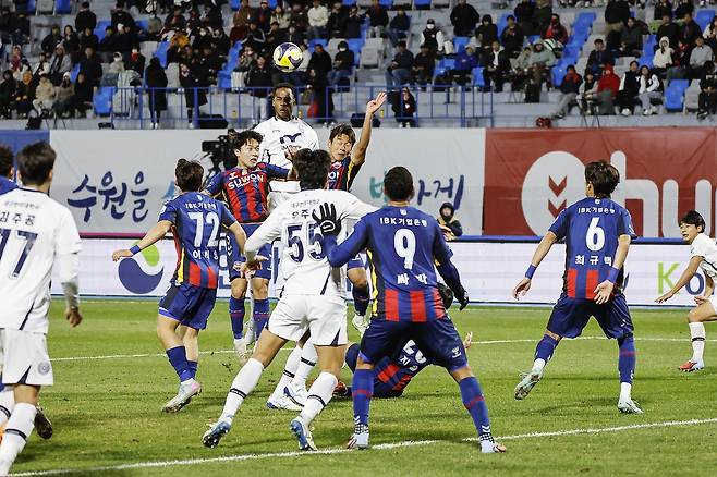 대구FC 에드가가 헤드 골을 넣고 있다. /대구FC 제공
