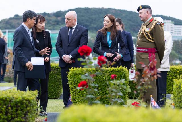 지난달 30일 오후 4시 30분 크리스토퍼 럭슨 뉴질랜드 총리가 유엔기념공원을 방문했다. 유엔기념공원관리처 제공