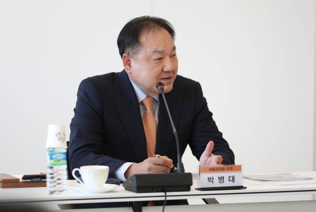 부울경포럼은 지난달 28일 고성군유스호스텔에서 간담회를 열고 SK에코플랜트의 SK오션플랜트 지분 매각 저지를 위해 공동 대응에 나서기로 했다. 포럼 제공