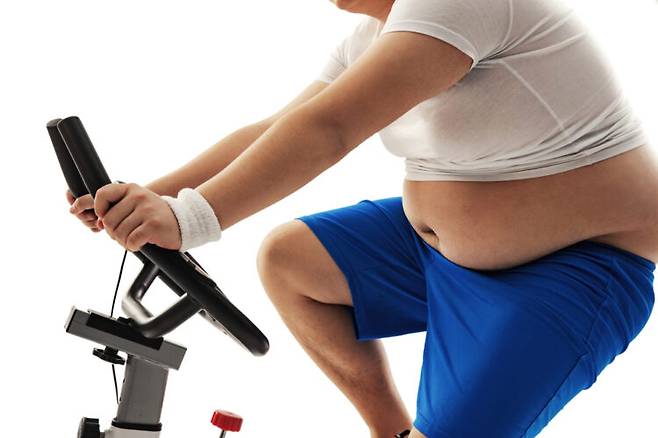 평소 식사량을 줄이지 않고, 운동량만 늘려서는 체중이 잘 줄이지 못할 수 있다. 사진=클립아트코리아