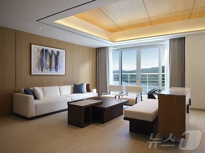 라한셀렉트경주 프레지덴셜 스위트 이스트 거실 이미지. (라한셀렉트경주 제공)