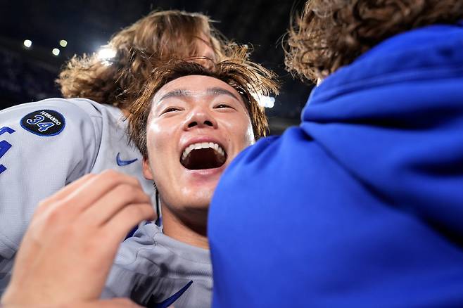 Los Angeles Dodgers pitcher Yoshinobu Yamamoto celebrates after their win against the Toronto Blue Jays in Game 7 of baseball's World Series, Sunday, Nov. 2, 2025, in Toronto. AP연합뉴스